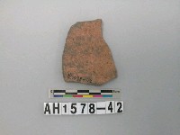 藏品(灰黑色細砂陶片)的圖片